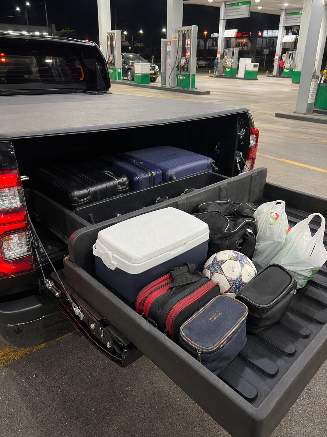 Malas e bolsas organizadas no Gavetão em viagem